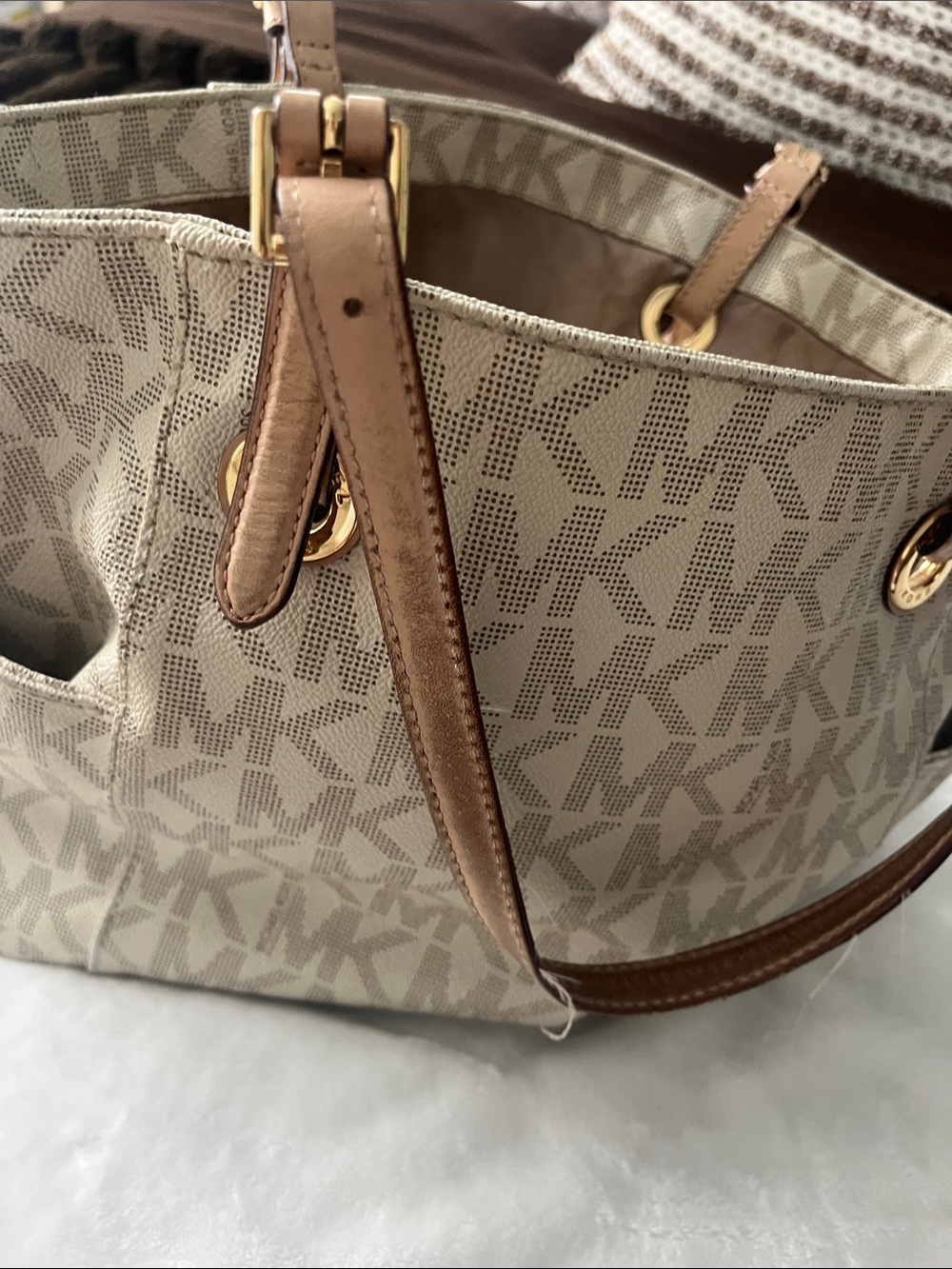 Michael Kors Beige/Tan MK Logo Tote, Crossbody & Wallet Set - Picture 13 of 15